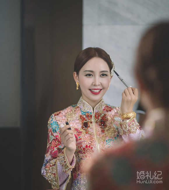 结婚请的伴娘都比我颜值高。。后悔死了。。。