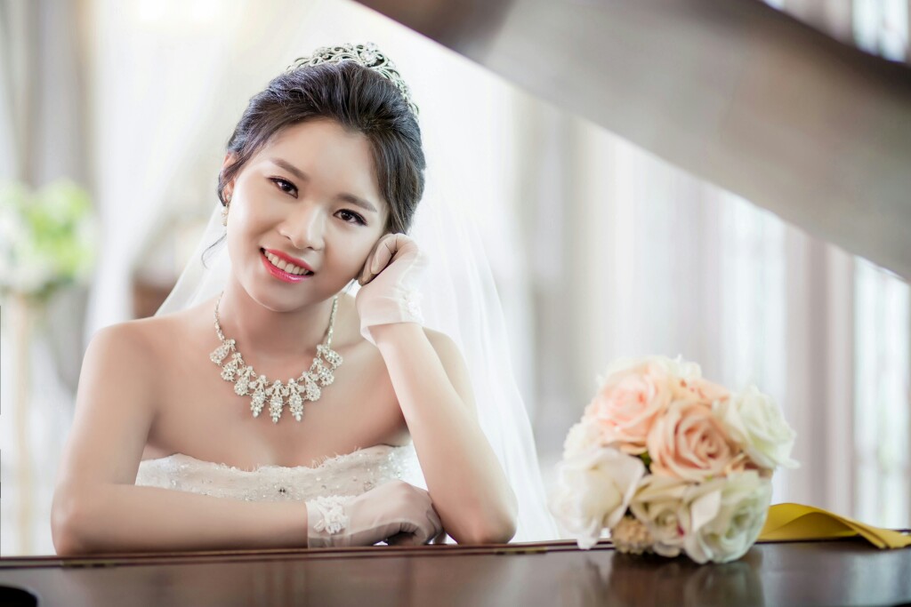 姐妹们，求推荐郑州中牟县的婚纱跟妆～～