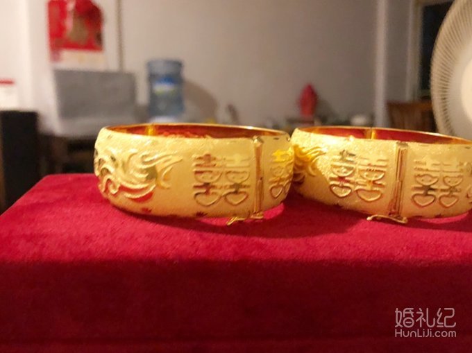 三金首饰买点啥？今年最流行的竟然是这种金猪牌