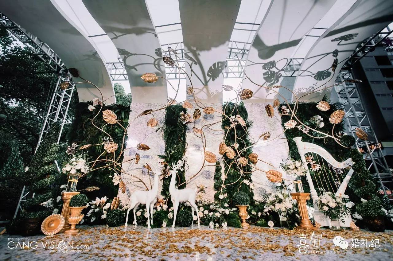 這3組婚禮布置前后對(duì)比照火了！土俗丑婚禮大棚竟然被爆改成了這樣……