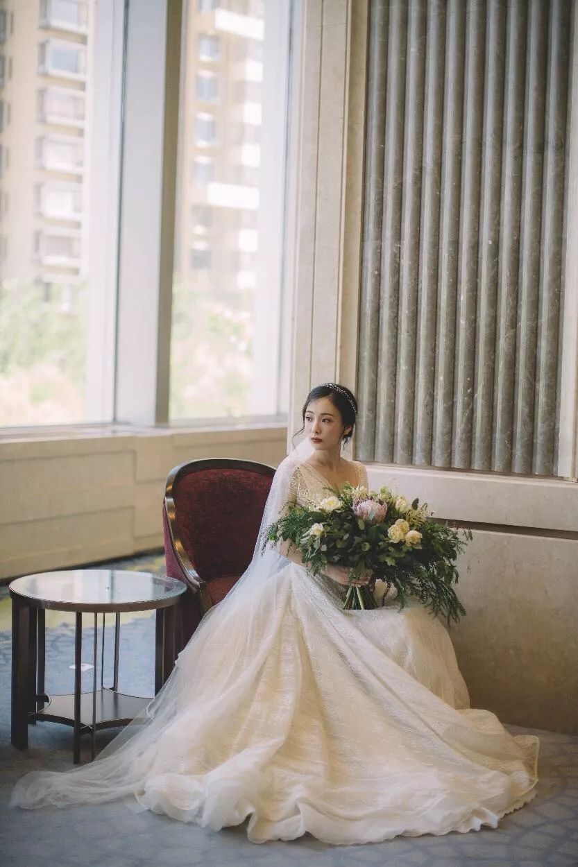 身为设计师的她自制超美伴手礼，还将室内婚礼玩出了新花样！