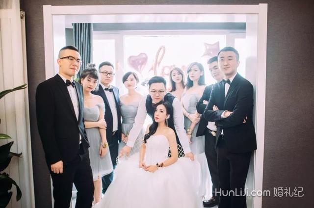 小清新是户外婚礼的标配？明明这场很酷