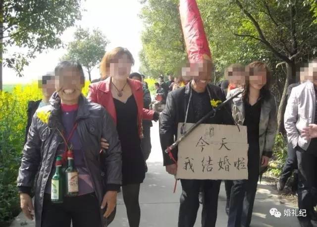 辟谣，公公强吻媳妇事件已立案！但不尊重女性的婚闹还在继续