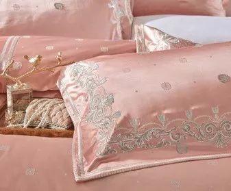 选婚房床品最容易忽略的这个细节，却决定了婚房布置的全部质量