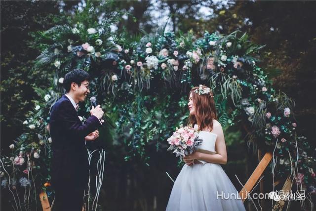 拒绝百度婚礼誓词模板，他俩的“真心话”誓词温暖了在场所有人
