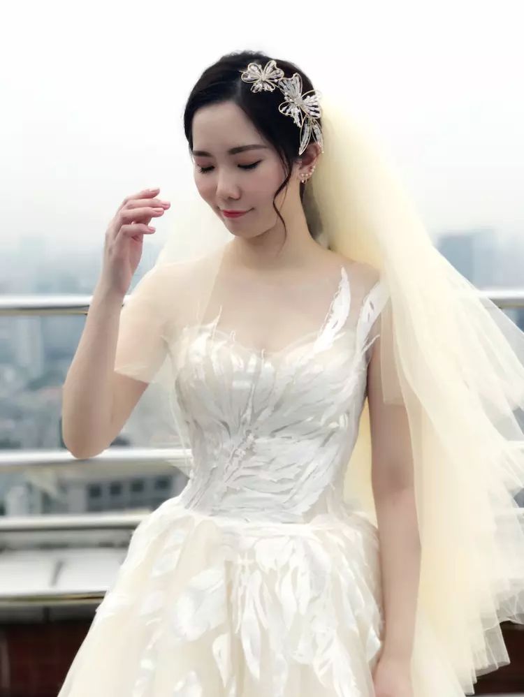 新娘敬酒服怎么选，今年广州流行这2款敬酒服
