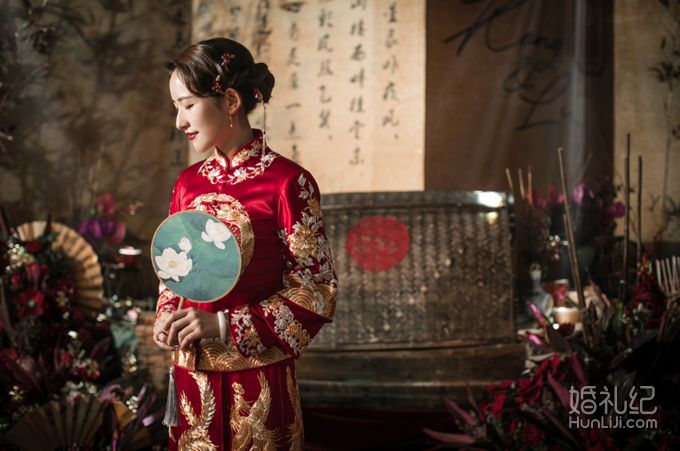 婚禮里的中式服裝一定要大紅？這四個(gè)品牌偏偏不 | 合肥篇