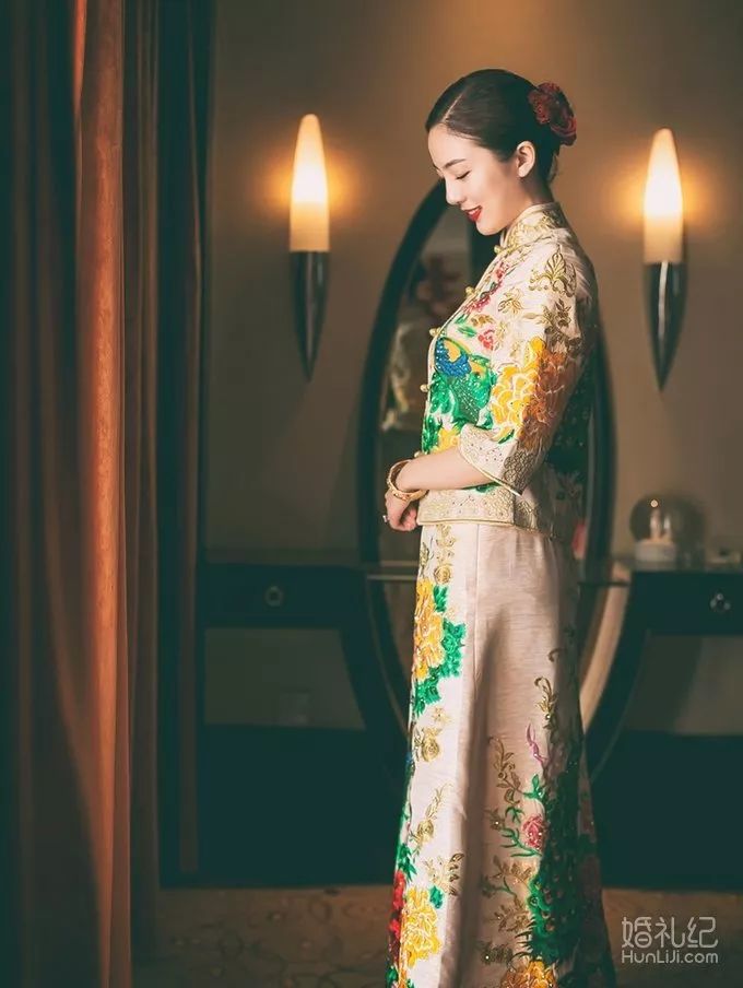 婚禮里的中式服裝一定要大紅？這四個(gè)品牌偏偏不 | 合肥篇