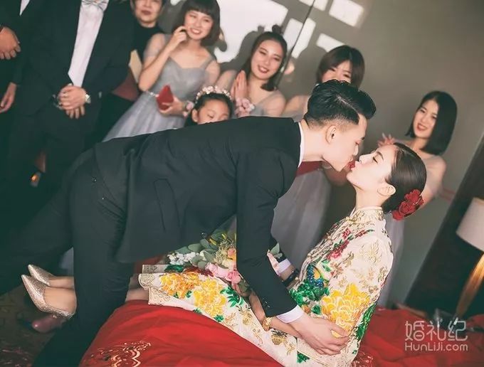 婚禮里的中式服裝一定要大紅？這四個(gè)品牌偏偏不 | 合肥篇