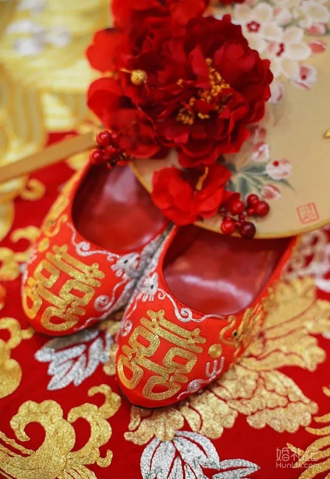 婚禮里的中式服裝一定要大紅？這四個(gè)品牌偏偏不 | 合肥篇