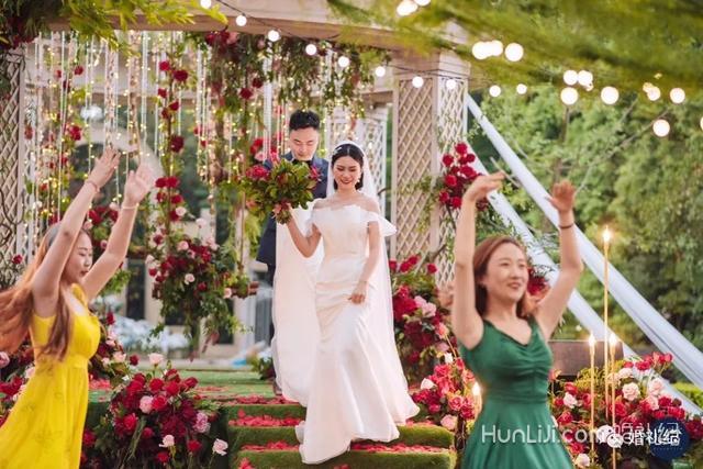 她为婚礼定制了8件时髦小物，第2个居然只要几毛钱