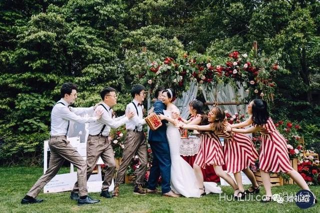 她为婚礼定制了8件时髦小物，第2个居然只要几毛钱