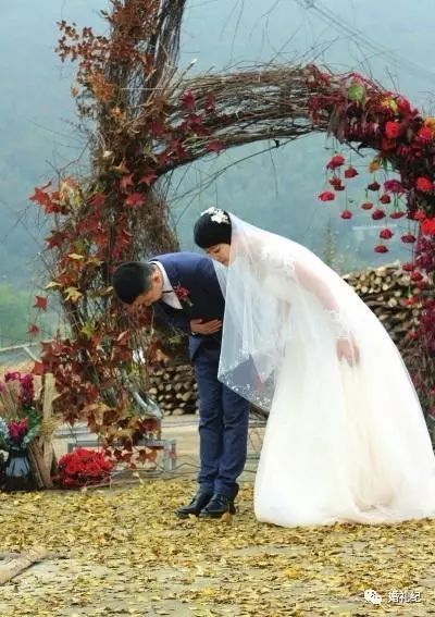 農村大院爆改成ins網紅婚禮現場，誰說結婚非酒店不可？