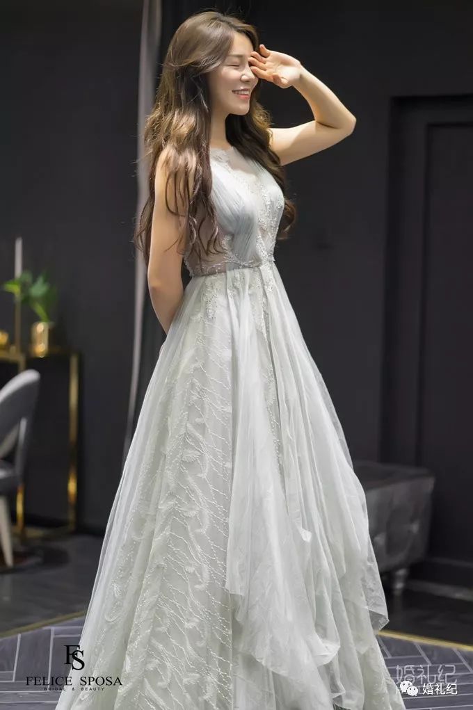 手臂胖的新娘怎么穿婚纱最显瘦？这一款千万别错过 | 青岛篇