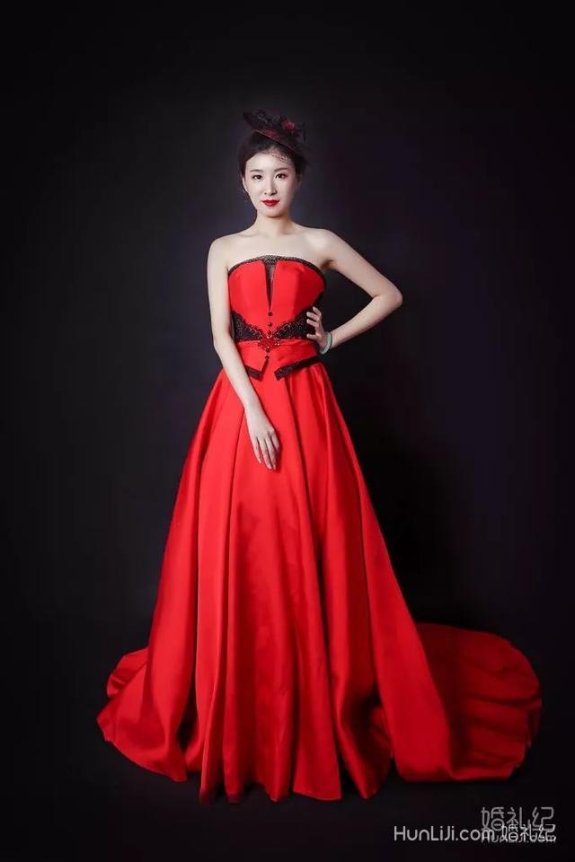 手臂胖的新娘怎么穿婚纱最显瘦？这一款千万别错过 | 青岛篇