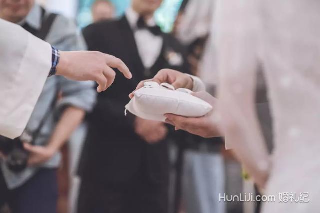 ������ô����������ʽ�У����Ļ鷿+�������˶���͵ѧ