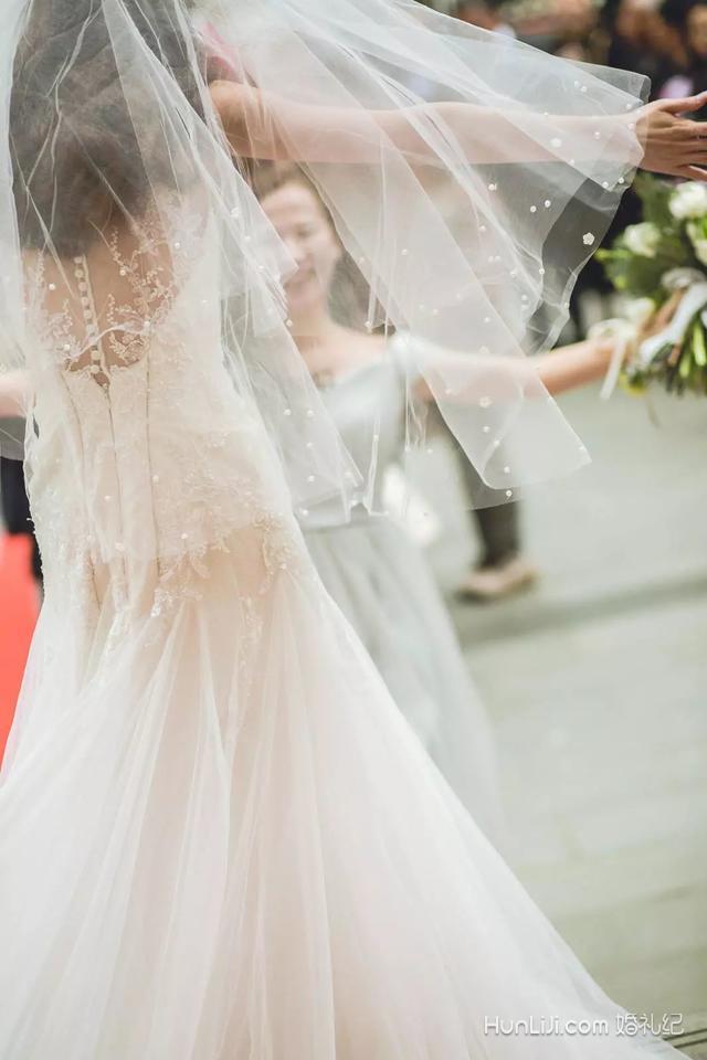 ������ô����������ʽ�У����Ļ鷿+�������˶���͵ѧ