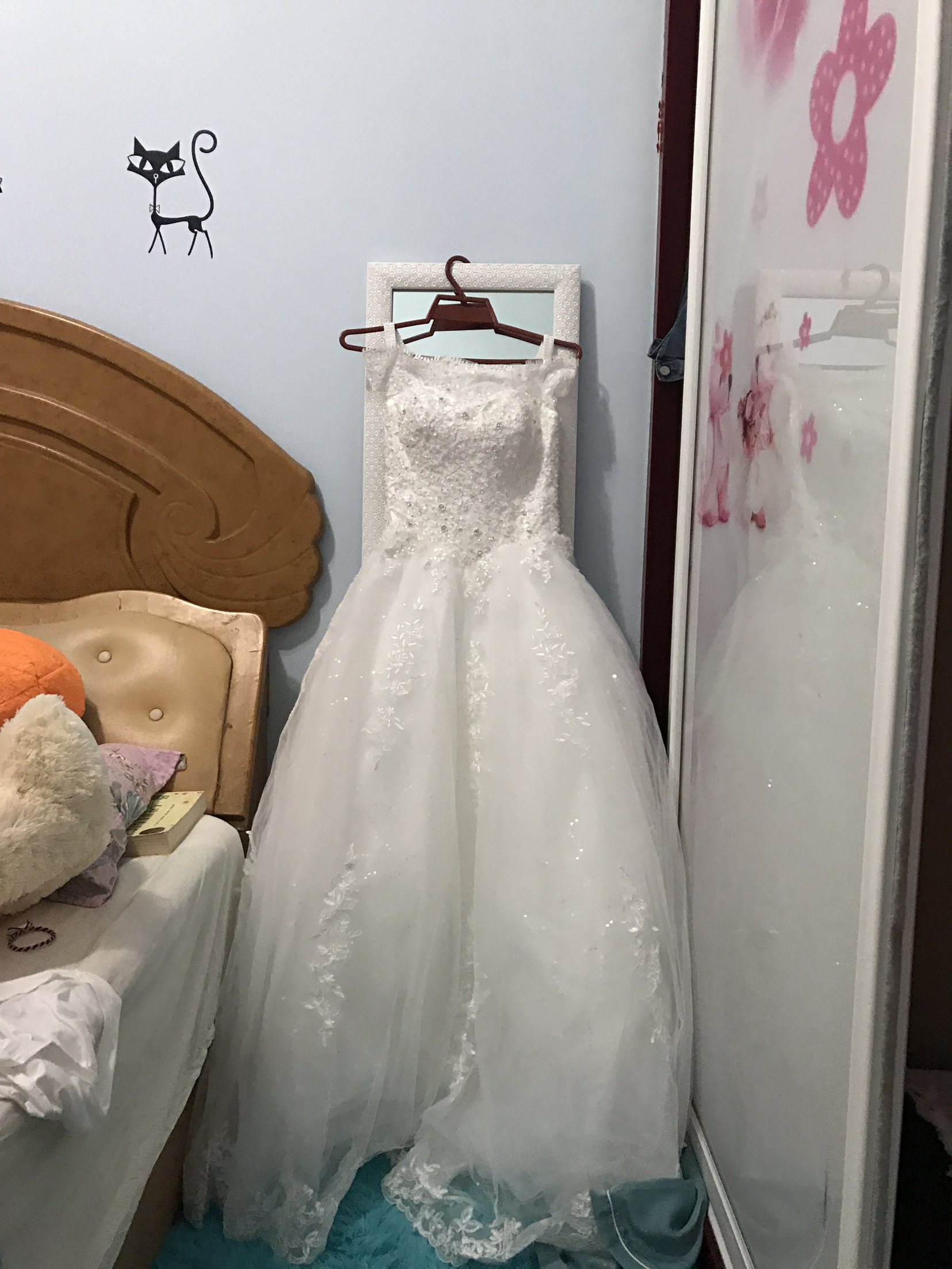 租婚纱一千贵不贵，自己买秀禾服2600贵不贵