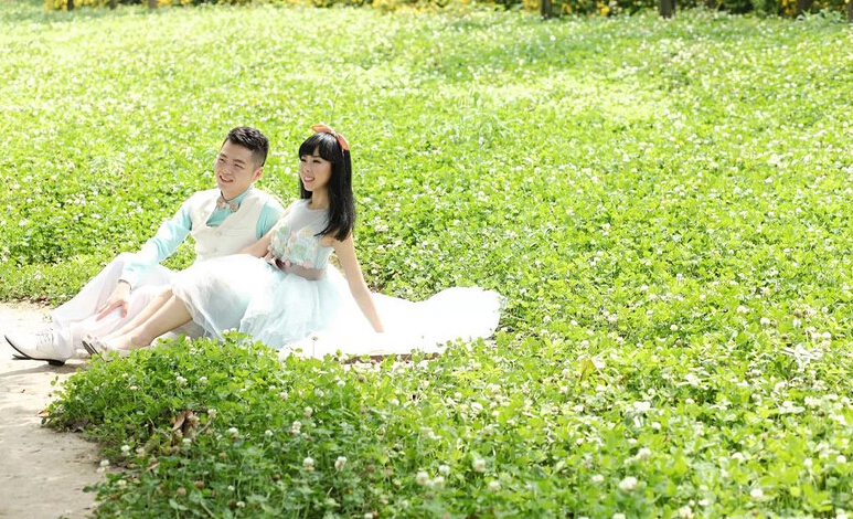 4500块5套衣服的实惠婚纱照