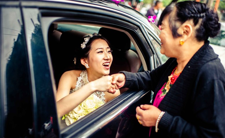 终于圆了心中的梦：庄严而唯美的教堂婚礼~~