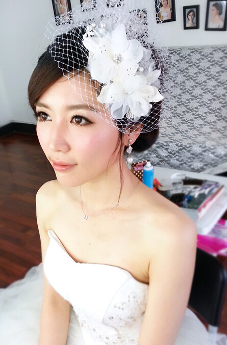 从试妆到婚礼，换了好多不同的造型