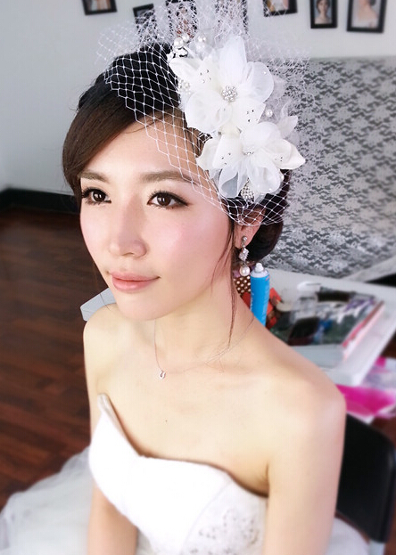 从试妆到婚礼，换了好多不同的造型