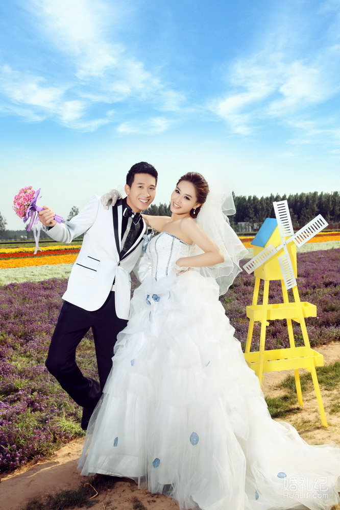 八月铭人婚纱摄影      薰衣草客片