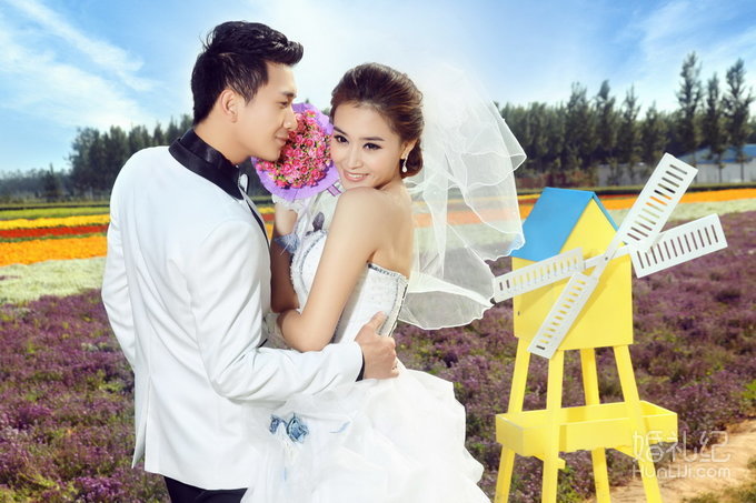 八月铭人婚纱摄影      薰衣草客片