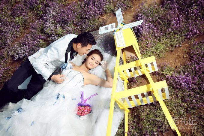 八月铭人婚纱摄影      薰衣草客片