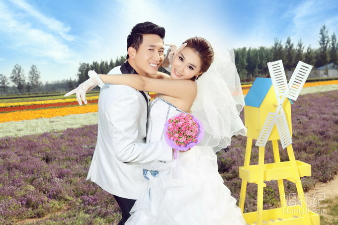 八月铭人婚纱摄影      薰衣草客片