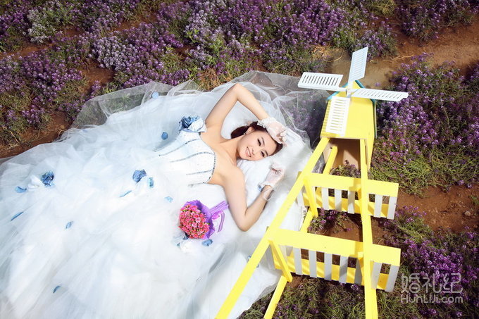 八月铭人婚纱摄影      薰衣草客片