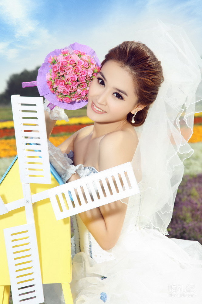 八月铭人婚纱摄影      薰衣草客片