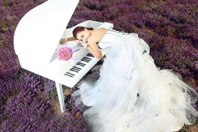 八月铭人婚纱摄影      薰衣草客片