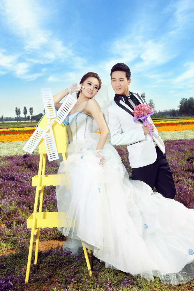 八月铭人婚纱摄影      薰衣草客片