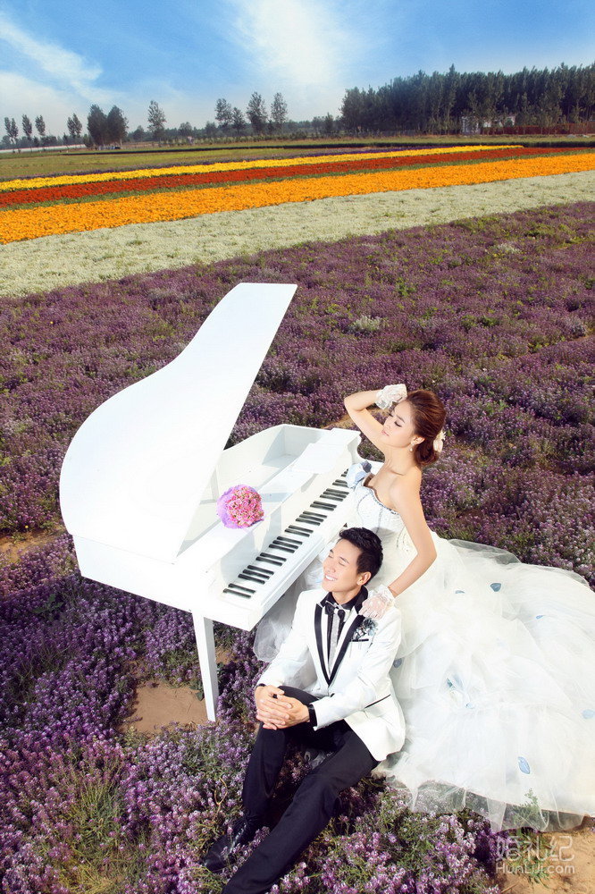 八月铭人婚纱摄影      薰衣草客片