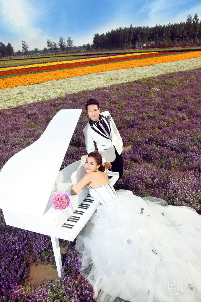 八月铭人婚纱摄影      薰衣草客片