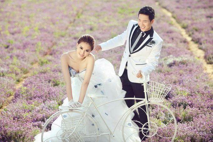 八月铭人婚纱摄影      薰衣草客片