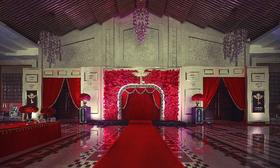 红、金、黑撞色的欧洲皇家剧院style婚礼