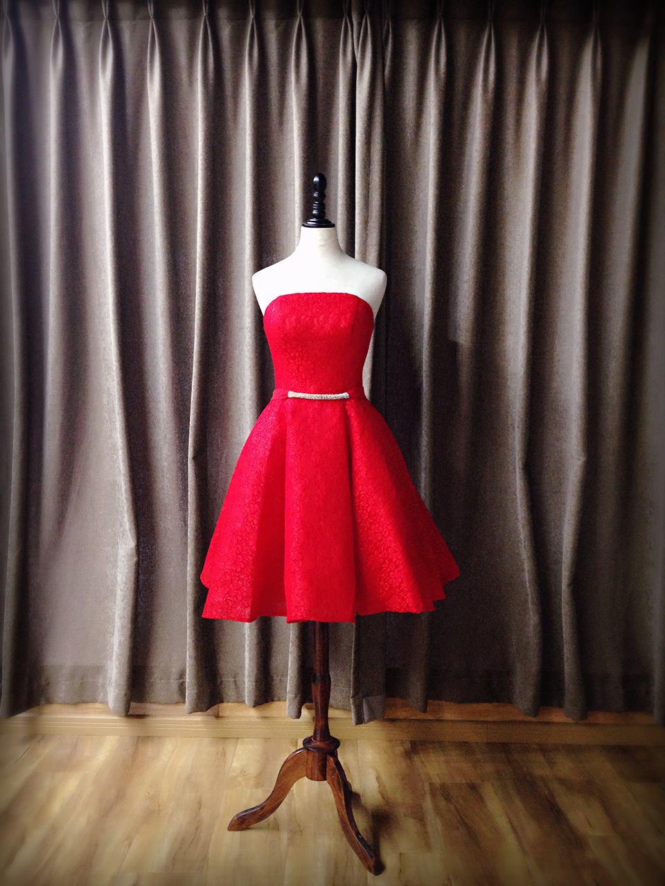 红色重手工短款礼服