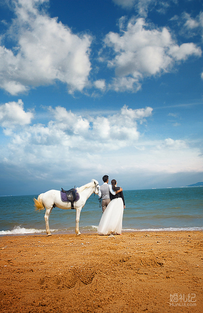 浪漫的海边骑马,希望两位新人长长久久