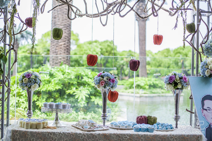 蓝色户外婚礼湖滨四季春