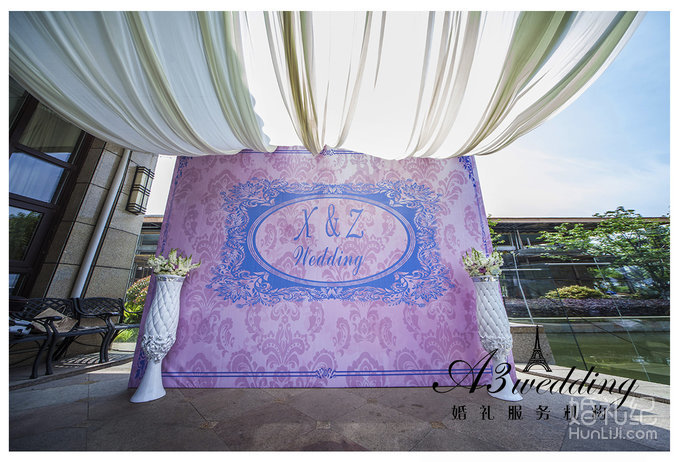 蓝色户外婚礼湖滨四季春