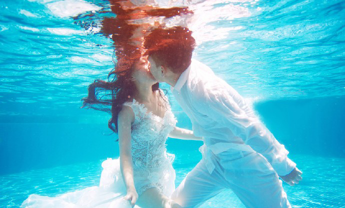 水下唯美性格婚纱照