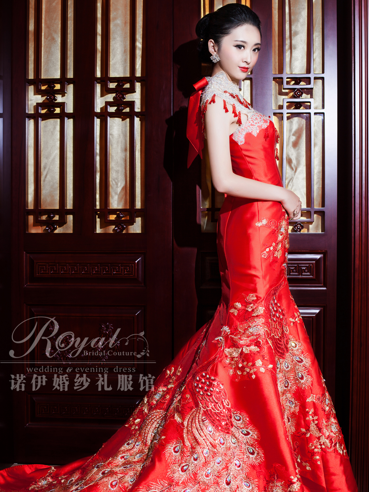 Royal奢华刺绣红色旗袍