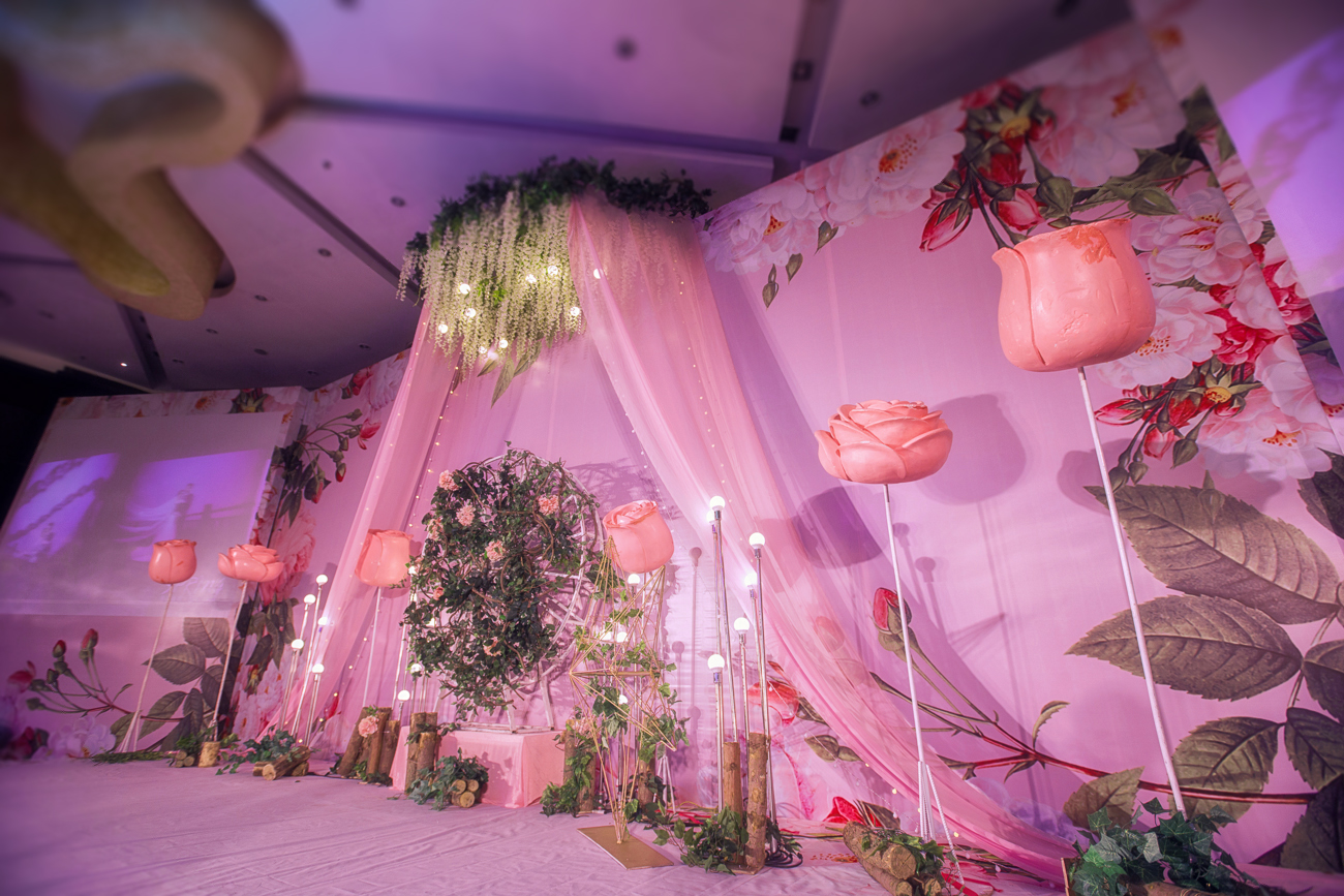 星空幕布 婚礼现场背景布置图片欣赏 韩式浪漫星空系主题婚礼舞台灯光