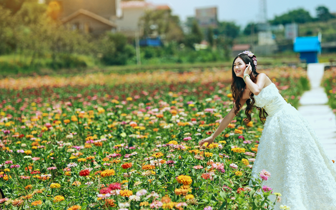      御皇家婚纱摄影--花海里的笑颜