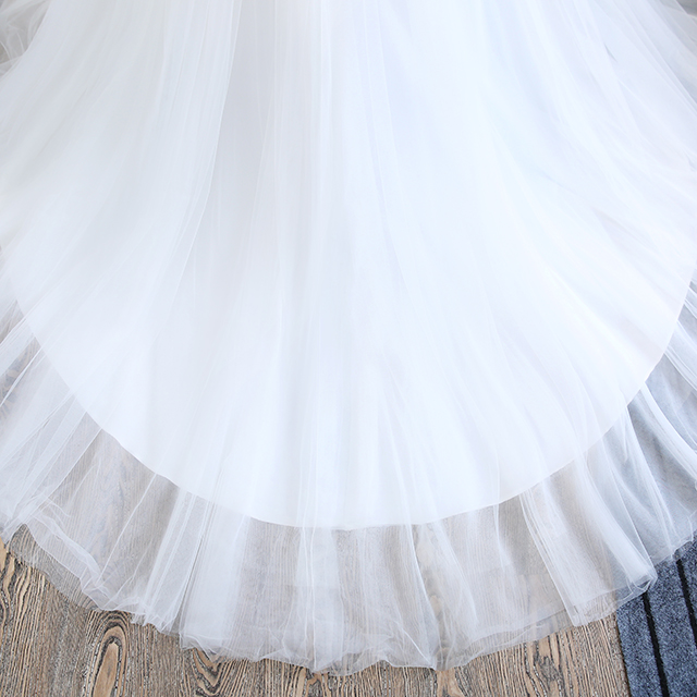 最美丽的公主裙装新娘婚纱洁白简洁的款式