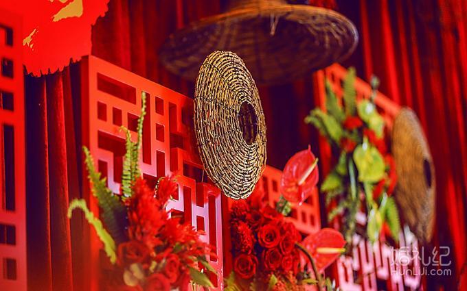 欧式背景装饰:创意舞台背景装饰 ★舞台地毯:白色或红色或镜面一次