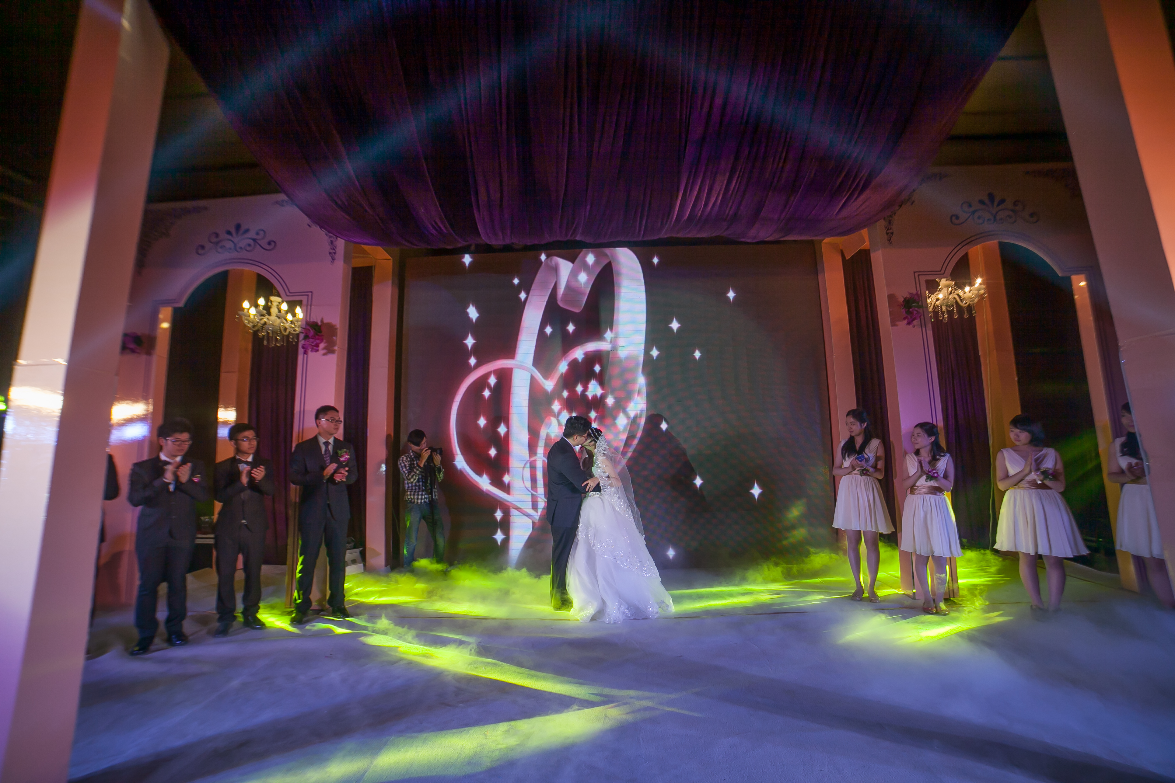 粉紫色公主主题婚礼 立体背景布置 定制专属婚礼