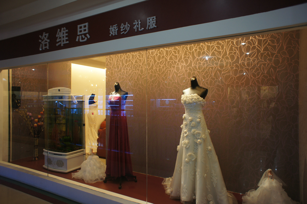 南宁洛维思婚纱